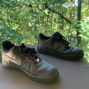 Nike Air Force 1s Black